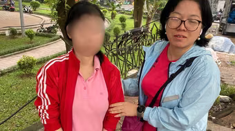 Kip thời ngăn chặn một trường hợp có ý định quyên sinh trên cầu Long Biên