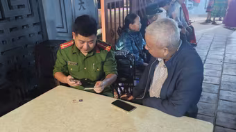 Công an phường Ngọc Hà xuyên đêm 'làm sạch' dữ liệu