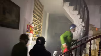 Hướng dẫn, cứu 7 người thoát nạn trong vụ cháy ở phường Vĩnh Hưng