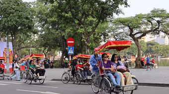 Xích lô Hà Nội trong mắt du khách nước ngoài