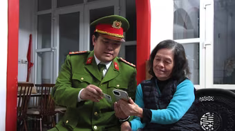 Những đêm “lập trạm” giữa quán cà phê của Công an phường Ngọc Hà 