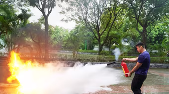 Nâng cao kỹ năng ứng phó sự cố cháy, nổ cho hơn 200 sinh viên