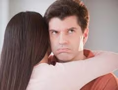 Tự ti, xấu hổ vì ... dung nhan "vịt bầu xấu xí" của vợ