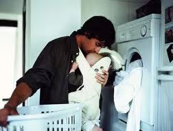 "Vợ" chạy theo tình cũ, chàng trai rơi cảnh "gà trống mù nuôi con"