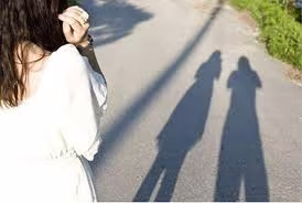 Suýt trắng tay vì tình ảo