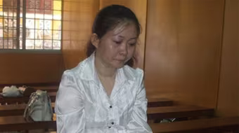 Trong cơn quẫn trí, mẹ bóp cổ giết con