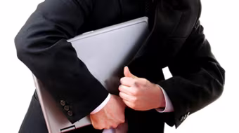 Bố mẹ "đẩy" con trai vào con đường trộm cắp, nghiện ngập