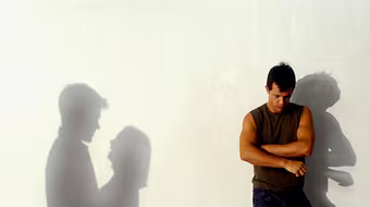 Chồng cắn răng để vợ ra ngoài tìm trai "bóc bánh trả tiền"