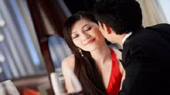 Siêu mẫu cặp 5 đại gia, sống đời xa hoa