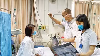 Hy hữu: Cứu nữ nhân viên ngân hàng suýt mù mắt vì tiêm filler, thế giới mới gặp 2-3 ca