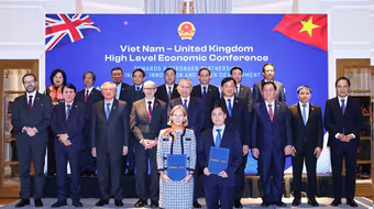 VNVC tăng cường hợp tác với GSK sớm đưa thuốc ung thư, kháng sinh và vaccine thế hệ mới về Việt Nam