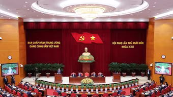 Trung ương giới thiệu nhân sự tái cử và lần đầu vào Bộ Chính trị khóa mới