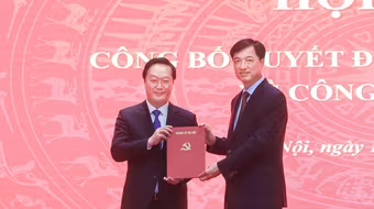 Bí thư Tỉnh ủy Nghệ An Nguyễn Đức Trung làm Phó Bí thư Thành ủy Hà Nội