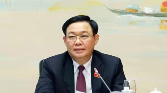 Chủ tịch Quốc hội: "Không có bảo hiểm giống như đi cầu thang mà không có tay vịn" 