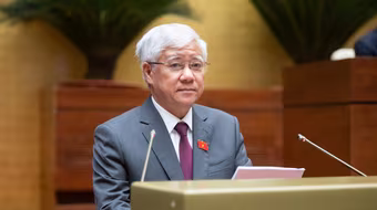 Người dân lo lắng, bất bình trước tình trạng sản xuất, buôn bán sữa giả, thuốc giả