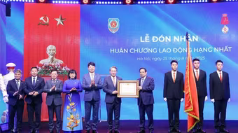 Thủ tướng Chính phủ trao Huân chương Lao động hạng Nhất lần thứ 2 cho Bộ Tư pháp