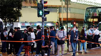 Một cảnh sát Hồng Kông bị đâm trong vụ tấn công kiểu ‘sói đơn độc’