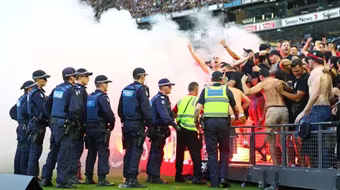 Nghiêm khắc xử lý các hành vi quá khích của cổ động viên 