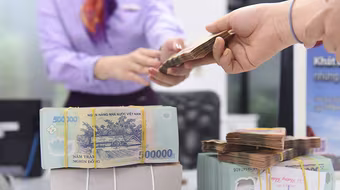 Nhiều ngân hàng tiếp tục giảm mạnh lãi suất huy động