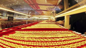 Giá vàng đi lên khi số ca Covid-19 tiếp tục tăng kỷ lục và thông tin vaccine còn mờ mịt