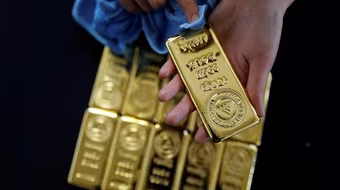 Giá vàng tiếp tục tăng mạnh, lên mức cao nhất 2 tuần