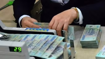 Nhu cầu tiền tăng mạnh dịp Tết, ngân hàng tăng vay mượn qua lại, lãi suất tăng phi mã