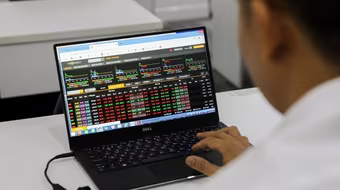 Chính thức cho phép chuyển cổ phiếu từ HoSE sang HNX để chống "nghẽn lệnh"