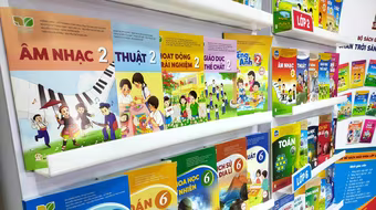 Giá sách giáo khoa lớp 2 và lớp 6 mới cao gấp 3-4 lần sách cũ, Bộ Tài chính nói gì?