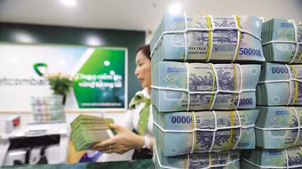 Thanh khoản thu hẹp, các ngân hàng liệu có tăng lãi suất?