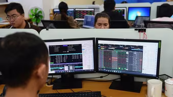 Dòng tiền bất ngờ quay trở lại, VN-Index vượt mốc 1.400 điểm, dự báo lạc quan