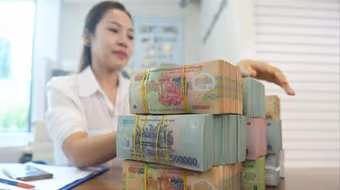 Cầu tín dụng yếu, ngân hàng có thể giảm nhẹ mặt bằng lãi suất trong các tháng cuối năm