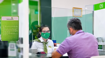 Vietcombank bất ngờ giảm lãi suất cho vay