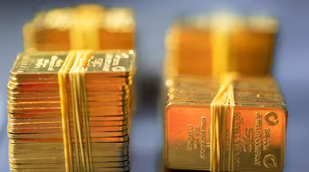 Giá vàng quay đầu giảm do áp lực chốt lời