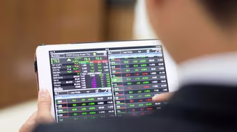 Cổ phiếu chứng khoán, bất động sản “nổi sóng”, chứng khoán Việt tăng mạnh nhất châu Á