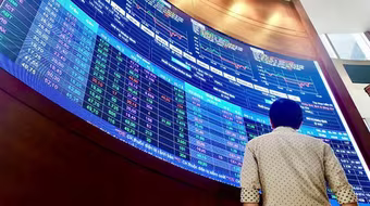 Chứng khoán lập kỷ lục mới, khối ngoại quay đầu mua ròng trong phiên đón tin nâng hạng