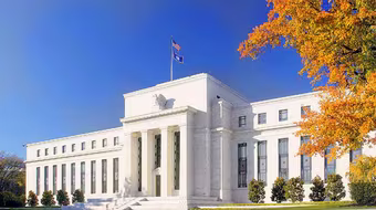 Fed giữ nguyên lãi suất, dự kiến cắt giảm 3 lần năm 2024, thị trường tài chính biến động mạnh