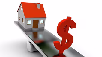 Ngân hàng “chật vật” rao bán bất động sản, dự án, khách sạn... để thu nợ