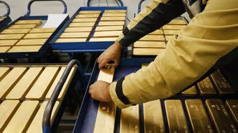 Giá vàng nhẫn chạm mốc 93 triệu đồng/lượng