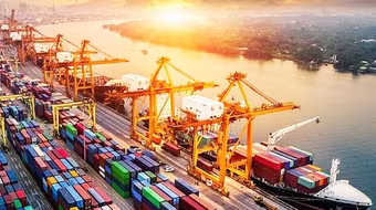 Cán cân thương mại thặng dư gần 14 tỷ USD trong 8 tháng đầu năm