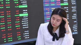 150 mã chứng khoán rơi đụng sàn, VN-Index giảm kỷ lục gần 95 điểm