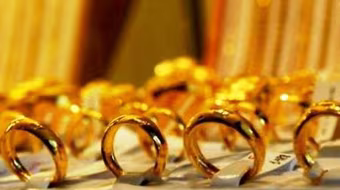 Giá vàng đồng loạt tăng mạnh, vàng nhẫn đắt hơn SJC gần triệu đồng mỗi lượng