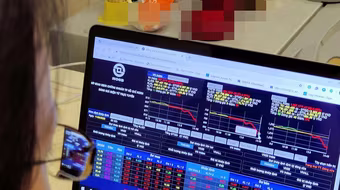 HOSE đình chỉ giao dịch 3 cổ phiếu từ ngày 16/9