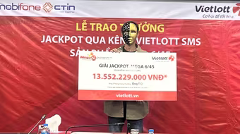 Người đàn ông ở TP.HCM đưa vợ đi nhận thưởng Vietlott 13,5 tỷ đồng vào ngày 8/3