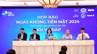 Giao dịch ATM tiếp tục giảm, thanh toán không dùng tiền mặt tăng mạnh