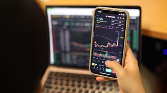 Cơn “lên đồng” của tiền ảo và nỗi lo với nhà đầu tư Việt