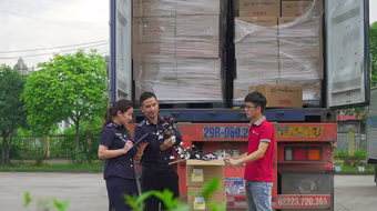 Hải quan liên tục phát hiện các lô hàng giả xuất xứ “Made in Viet Nam”