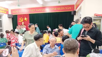 Thuế TP Hà Nội ra quân hỗ trợ người dân chuyển đổi số