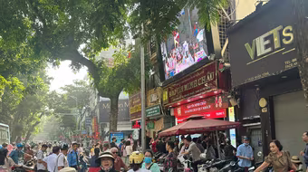 Giá vàng lao dốc, người cầm giấy hẹn lấy vàng như “ngồi trên đống lửa”