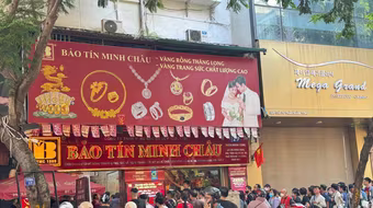 Sẵn sàng mua vàng cao hơn giá thế giới 35 triệu đồng/lượng, người Việt đang FOMO bất chấp?