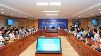 Những khoản tiết kiệm nhỏ bé của người dân tạo nên dòng vốn khổng lồ cho sản xuất, kinh doanh…